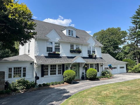 Merion Golf Course Stunner! NEW Pool/Hut Tub
