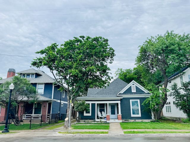 MagnoliaBase Bungalow @ Fairmount, EV Dog Friendly