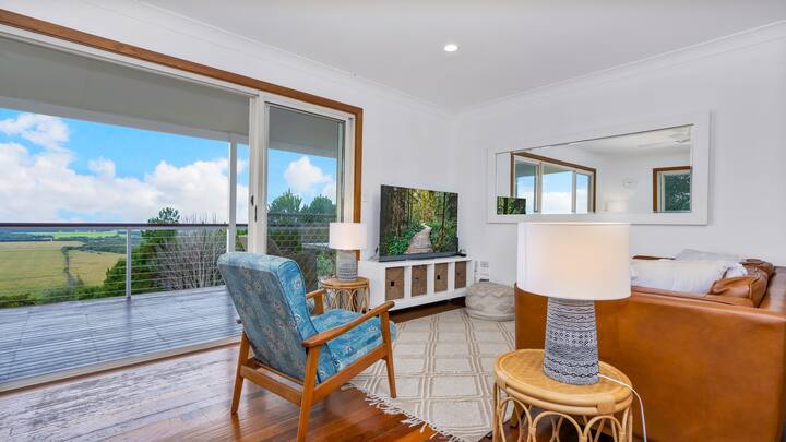Hinterland Hideaway - Cottage + Ocean Views - Alstonville