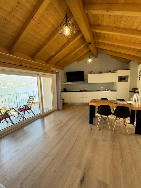 Bellano Holidays-New apartment with lake view