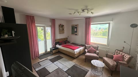 Erfolgreiche Airbnb-Immobilie: In-law apartment (38 m^2) with private terrace in Wuppertal