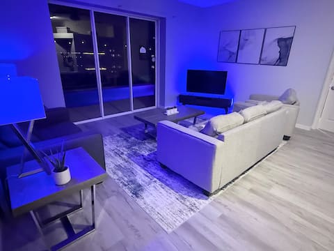 Top Airbnb: Lakeside villa. Full remodel for 2026. New pool! in Four Corners