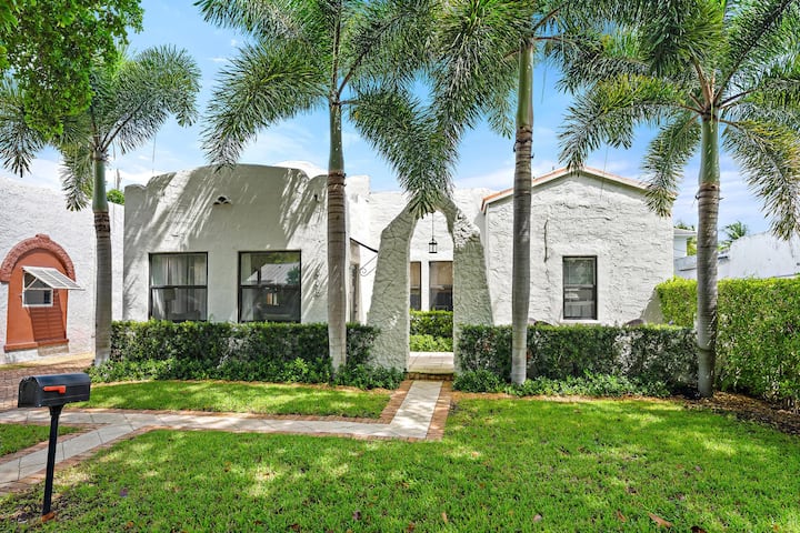 Casa Sunshine - Mediterranean Style + Cabana Life - West Palm Beach, FL