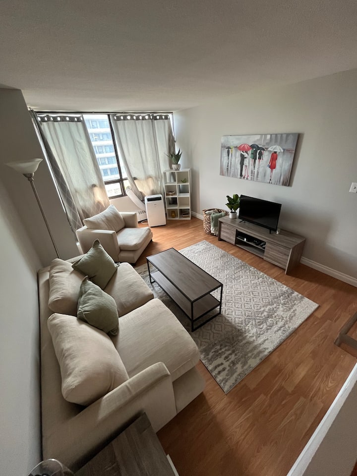 Lovely & Safe
Spacious 1-bed Free Under/g Parking - Edmonton