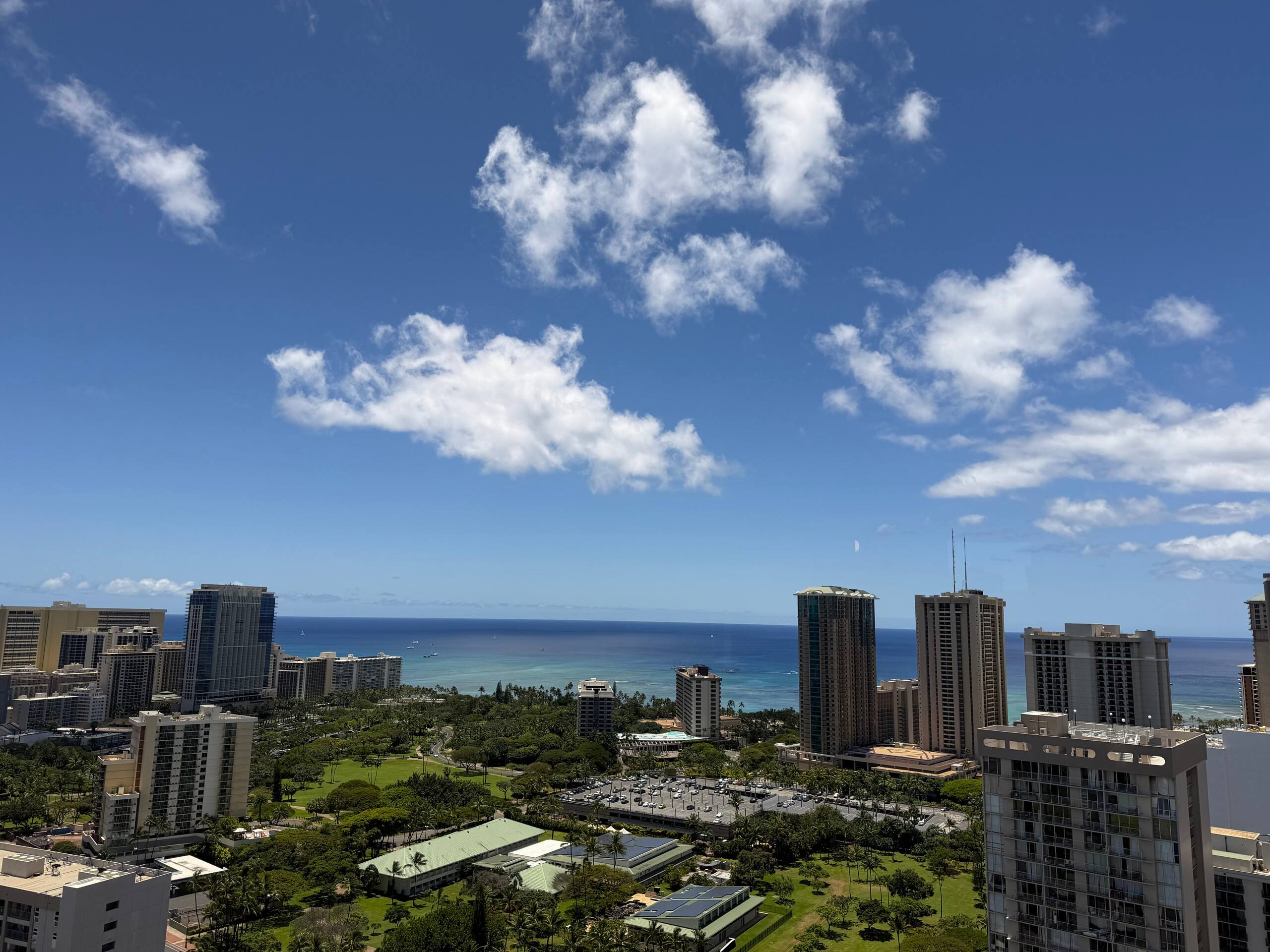 Condo in Honolulu · ★4.88 · Studio · 1 bed · 1 private bath - Image 8