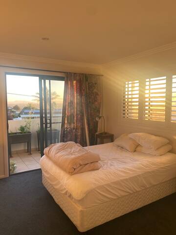 Forster Beach House: 2 specials – 11/25 + 3,4,5/26 gallery image 5