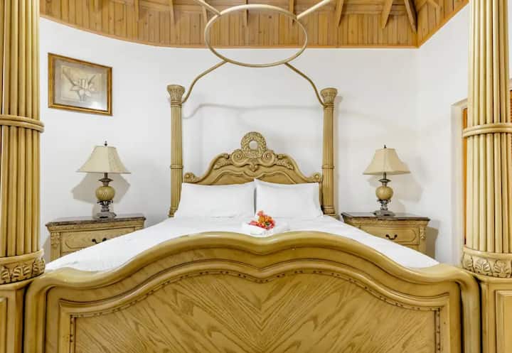 3rd Floor - (King Bed) Bedroom 8 w/ connecting balcony