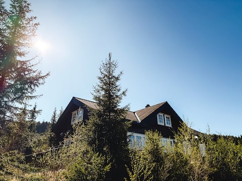 Premium Mountain Retreat – 8BR - Jacuzzi & more