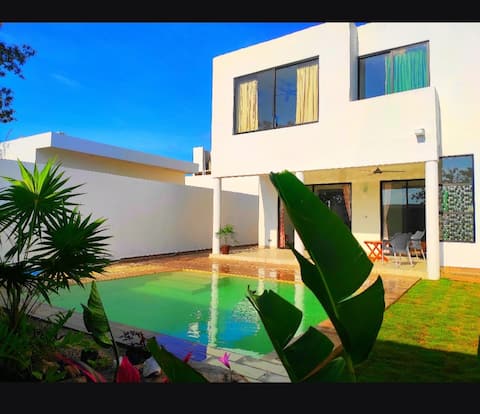 Successful Airbnb property: Beautiful 3 bed house with private pool Conkal in Conkal