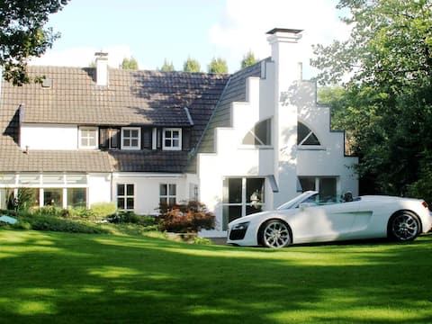 Luxury Family Holidays Villa Munster Jacuzzi Pool