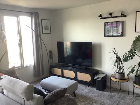 Top Airbnb: Cosy apartment with secure car park in Richmond in Richmond