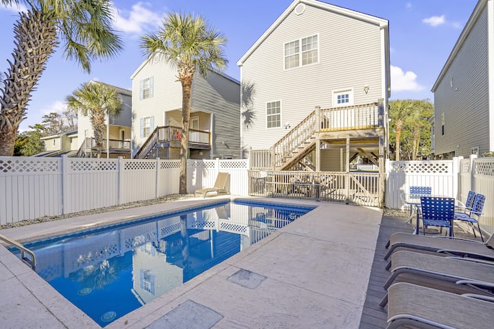 Ground Floor Bedroom, Private Pool - Surfside Beach, SC