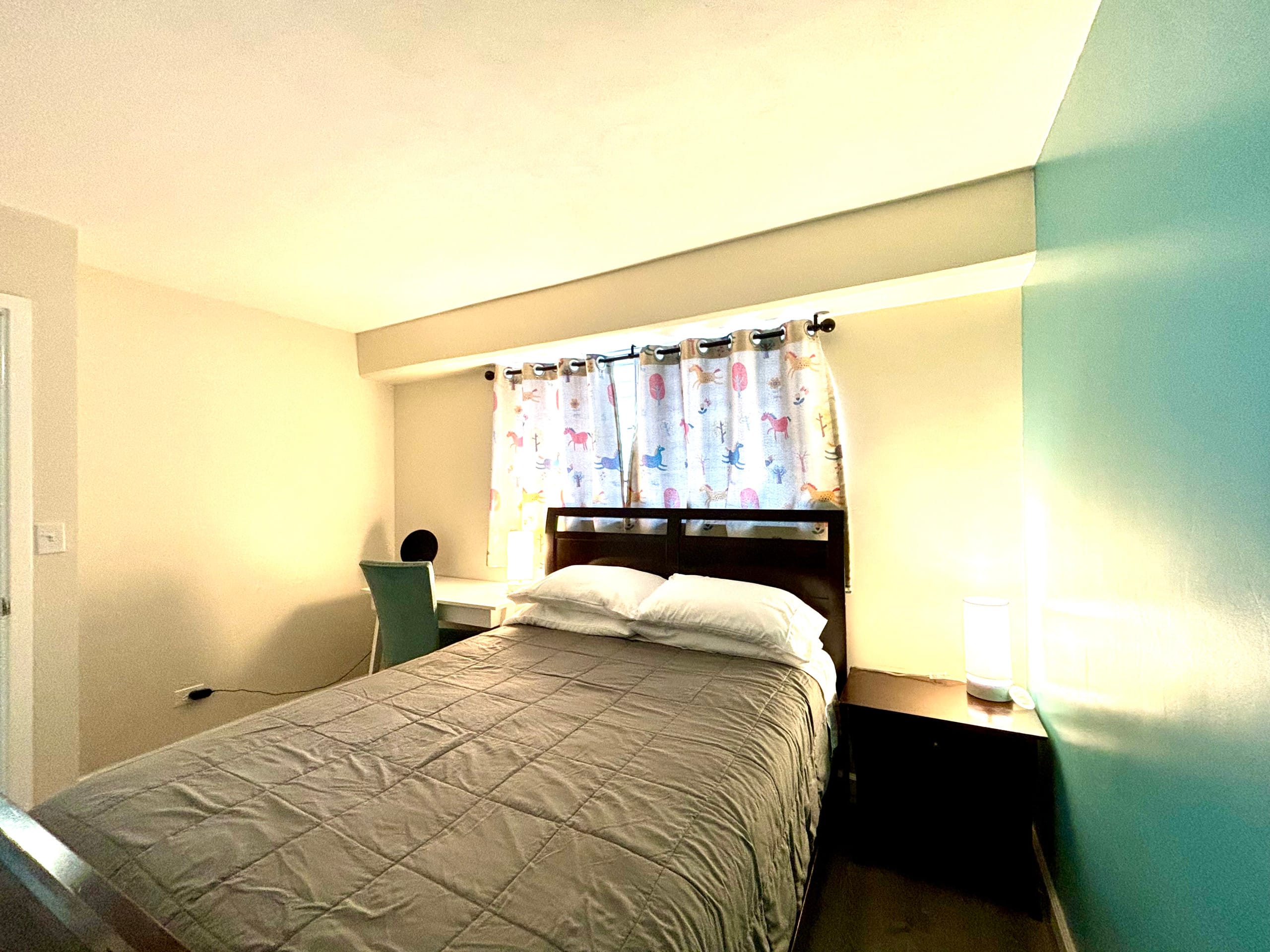 Condo in Honolulu · ★4.73 · 2 bedrooms · 3 beds · 1 bath - Image 5