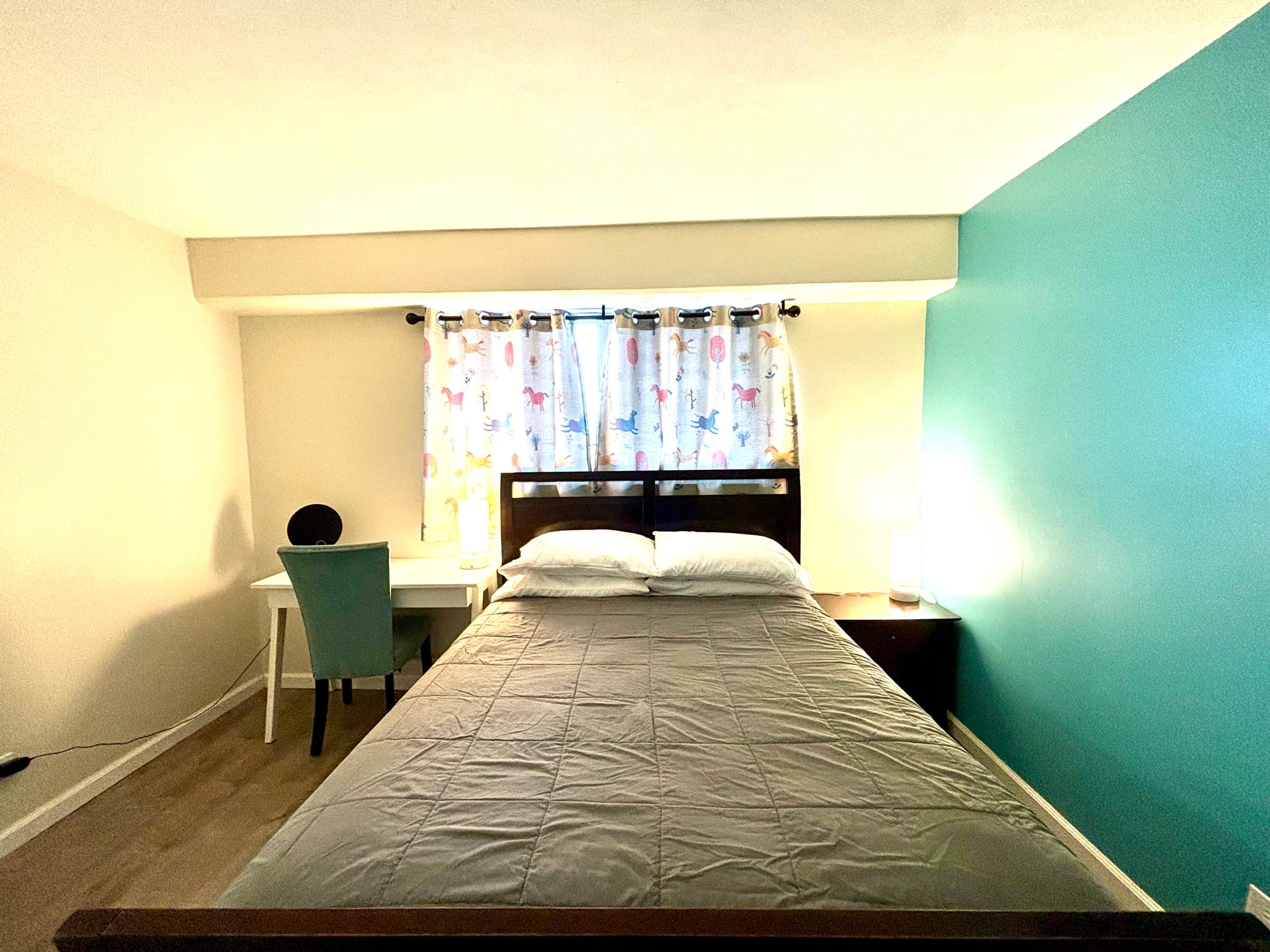 Condo in Honolulu · ★4.73 · 2 bedrooms · 3 beds · 1 bath - Image 6