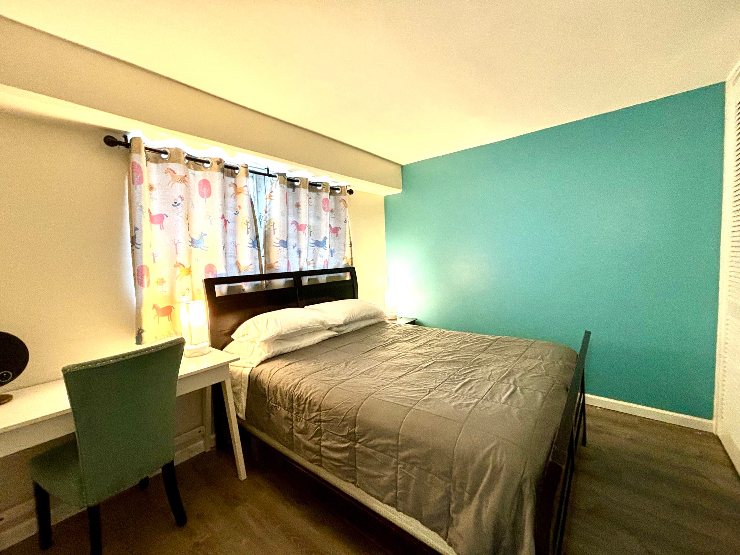 Condo in Honolulu · ★4.73 · 2 bedrooms · 3 beds · 1 bath - Image 9