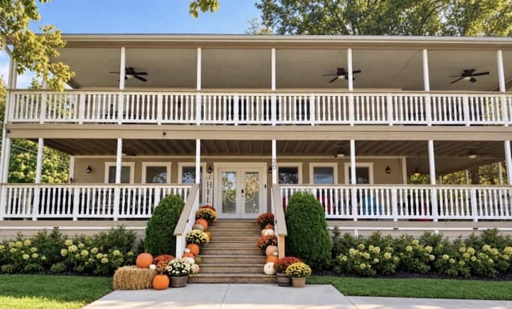 Colonial on Crane: Boat dock included