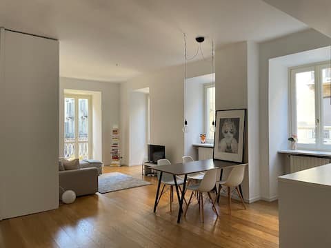 Proprietà Airbnb di successo: Spacious and bright apartment in the city center a Torino