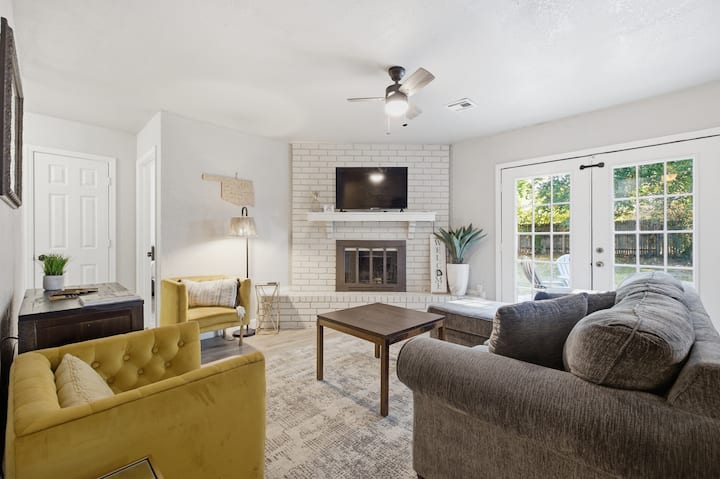 Relaxing Retreat - 3br, 2 Bth W/ Large Fenced Yard - Broken Arrow, OK