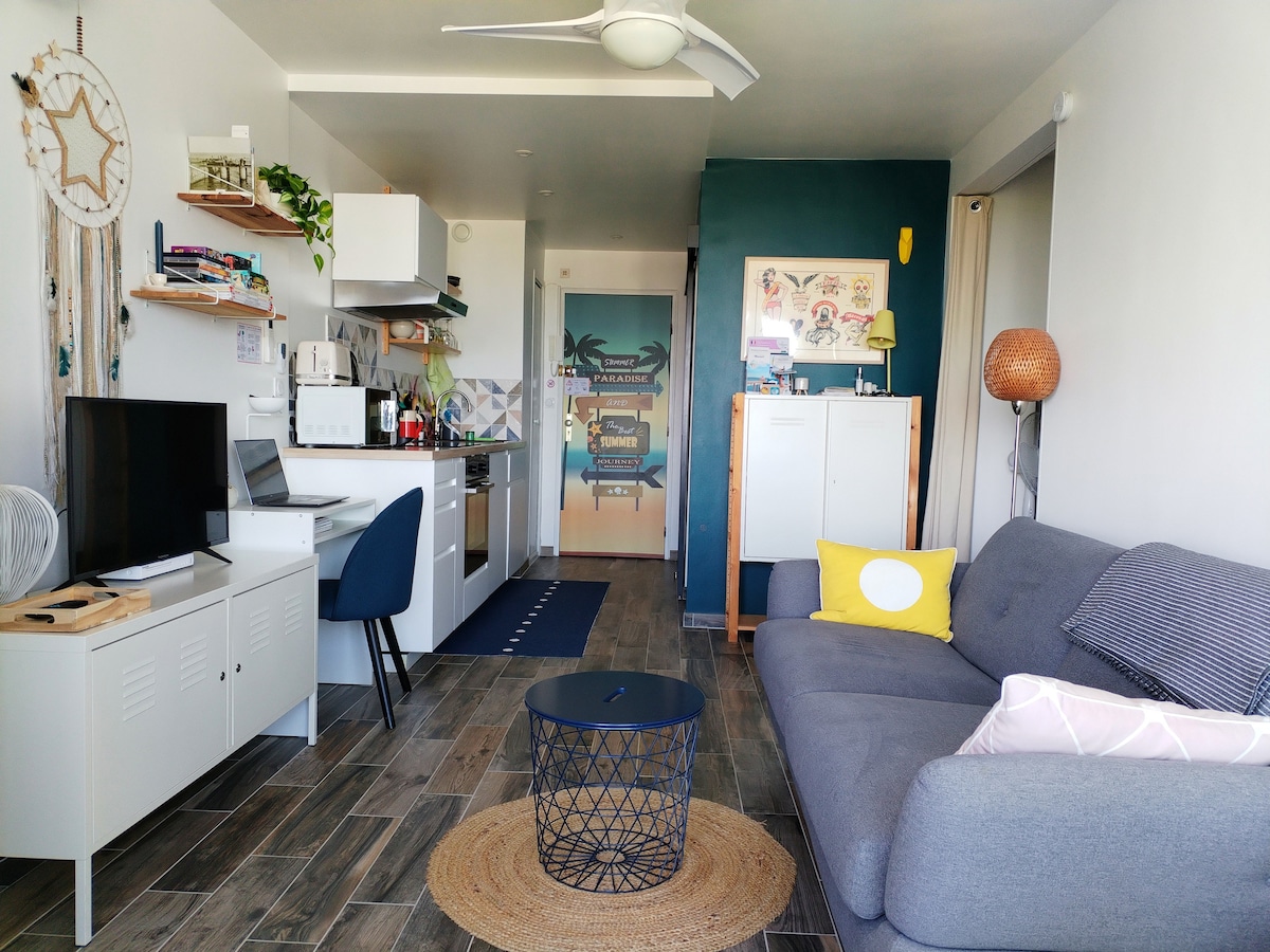 Annuncio Airbnb popolare: Cozy studio with air conditioning and parking near the beach a Mauguio