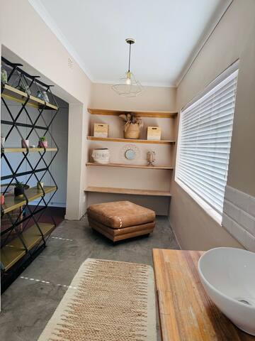 Spacious family home close to beach &pet friendly gallery image 5