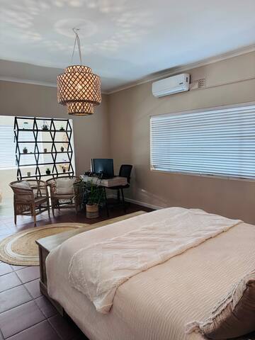 Spacious family home close to beach &pet friendly gallery image 4