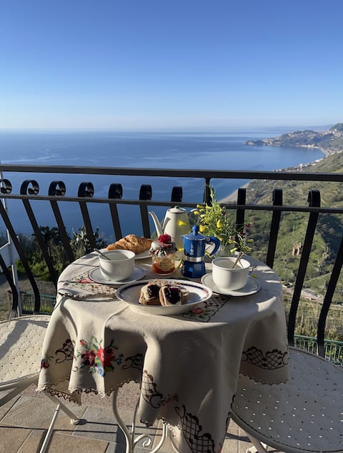 Casanima il bacio, a view of the author near Taormina