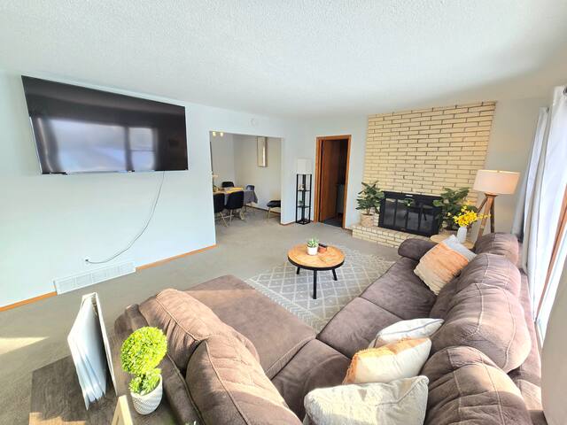 NEW Sauna | Games | Airport | Fun | Spacious gallery image 2