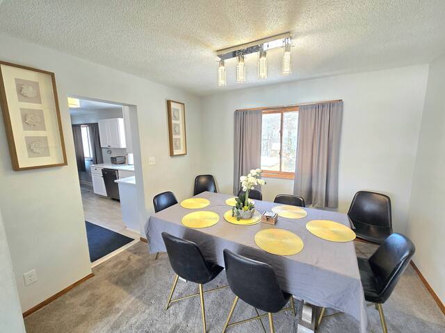 NEW Sauna | Games | Airport | Fun | Spacious gallery image 4