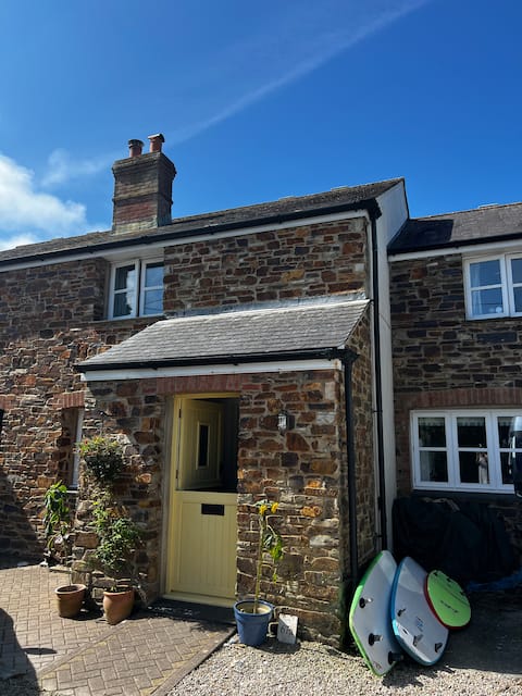 Cheerful family home sitting snugly in St Agnes