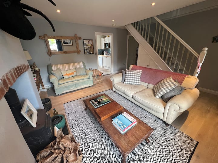 Cheerful Family Home Sitting Snugly In St Agnes - St Agnes