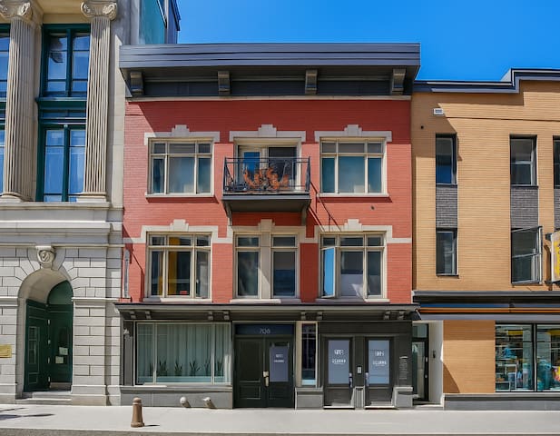 Deluxe Estate – Two in One Downtown Québec City