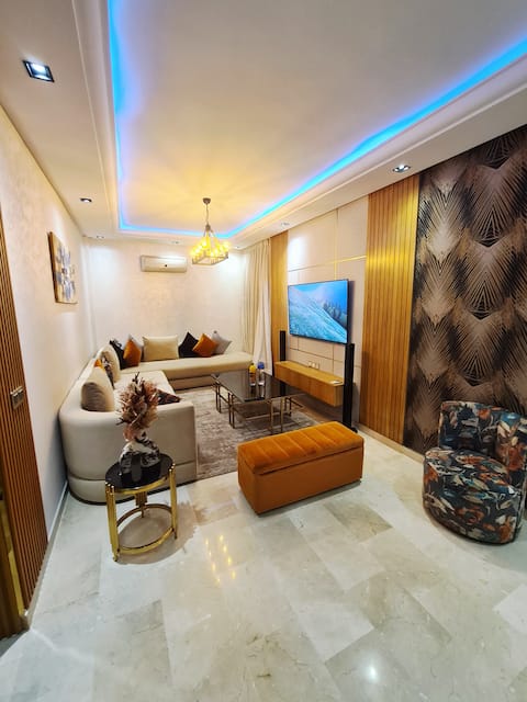 Popular Airbnb listing: luxry apt oposit Hasan2 mosque &sea&fair.near dwtn in Arrondissement De Sidi Belyout ⵜⴰⴳⵥⵥⵓⵎⵜ ⵏ ⵙⵉⴷⵉ ⴱⵍⵢⵓⵟ مقاطعة سيدي بليوط