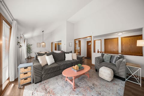 Cozy Retreat I Indian Trail Large Home!