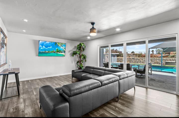Modern Home With Gym, Sauna, Pool And Game Room - Kern Place, TX