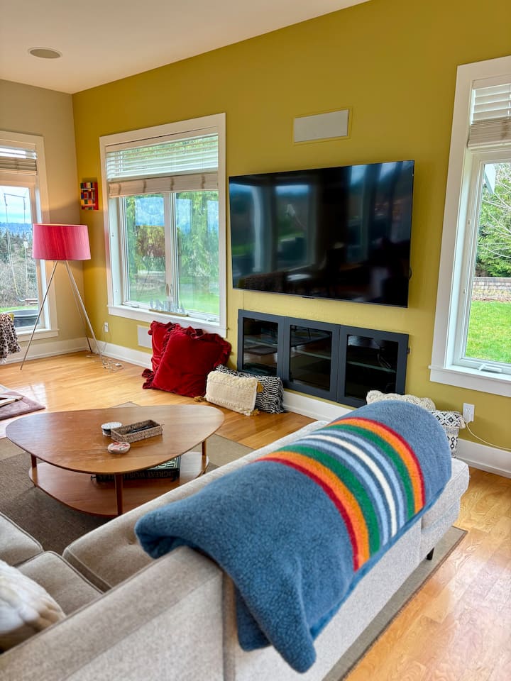 Mountain & Sound View: Sleeps Up To 18 + Hot Tub - Mukilteo, WA