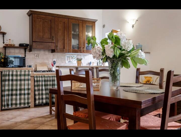 ÉLégante Maison Dans Villa Avec Jardin Et Piscine - Italien