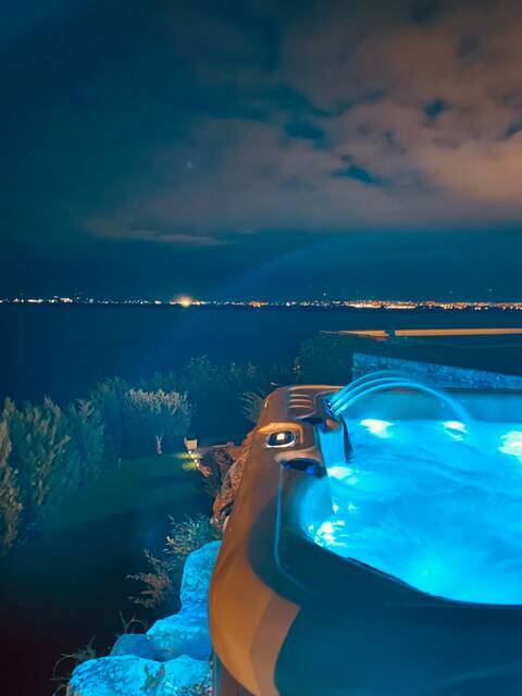 Lake Breeze Villa with a Pool & Magnificent views