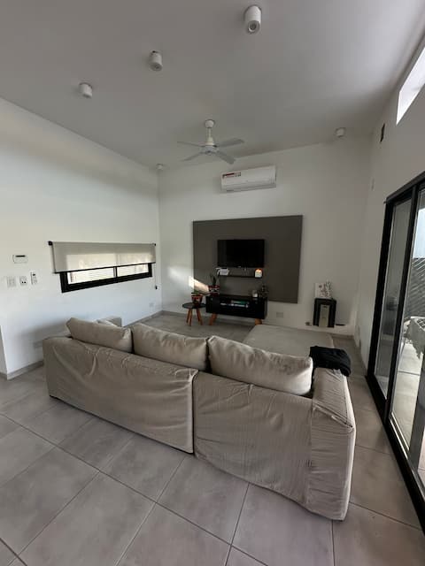 Top Airbnb: Family House with Pool: Relax and Disconnect in Departamento San Lorenzo