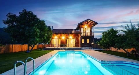 Peaceful 4BR Villa with Pool & Garden near Akyaka