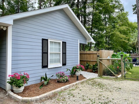 Popular Airbnb listing: Little Belue Cottage in Pawleys Island