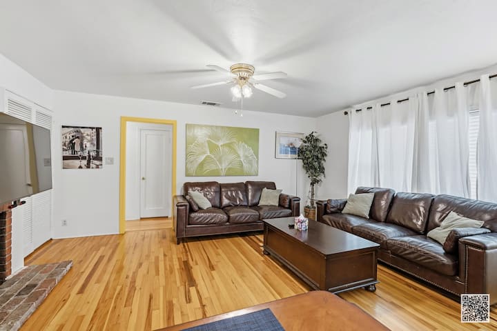 4br East Sac Stay Near Uc Davis Med + Parking - Sacramento