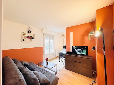 Top performing Airbnb: SUPERB 2-ROOM APARTMENT WITH LARGE TERRACE in Melun