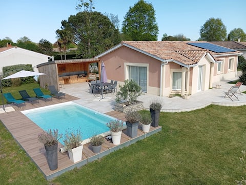 Villa between ocean and vineyards