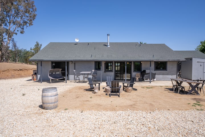 Pool Table + Firepit  Eastside Paso Wine Country - Paso Robles, CA