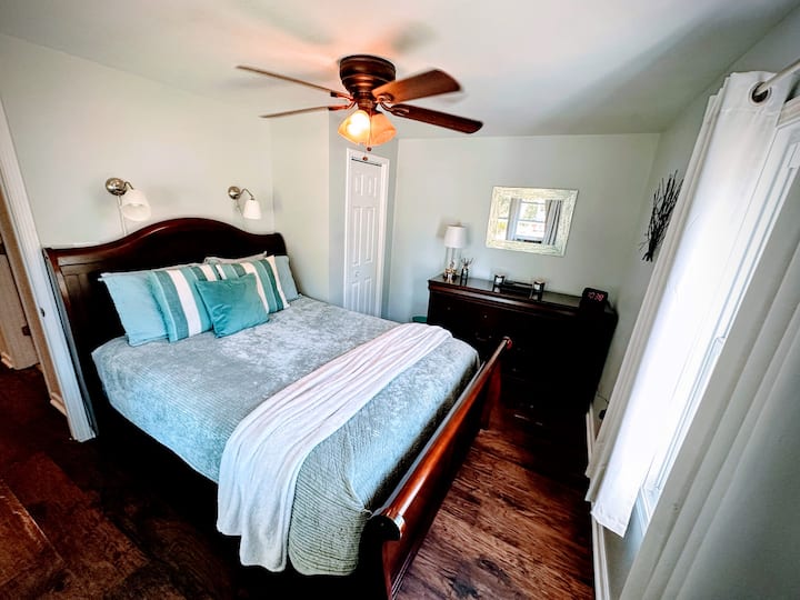 Cozy, Clean. Autum colors are calling.