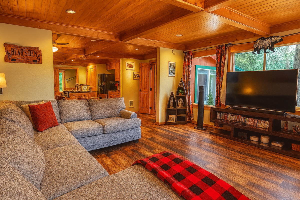 Popular Airbnb listing: Hot tub/Pet Friendly- Bear’s Den at Vallecito Lake in Durango