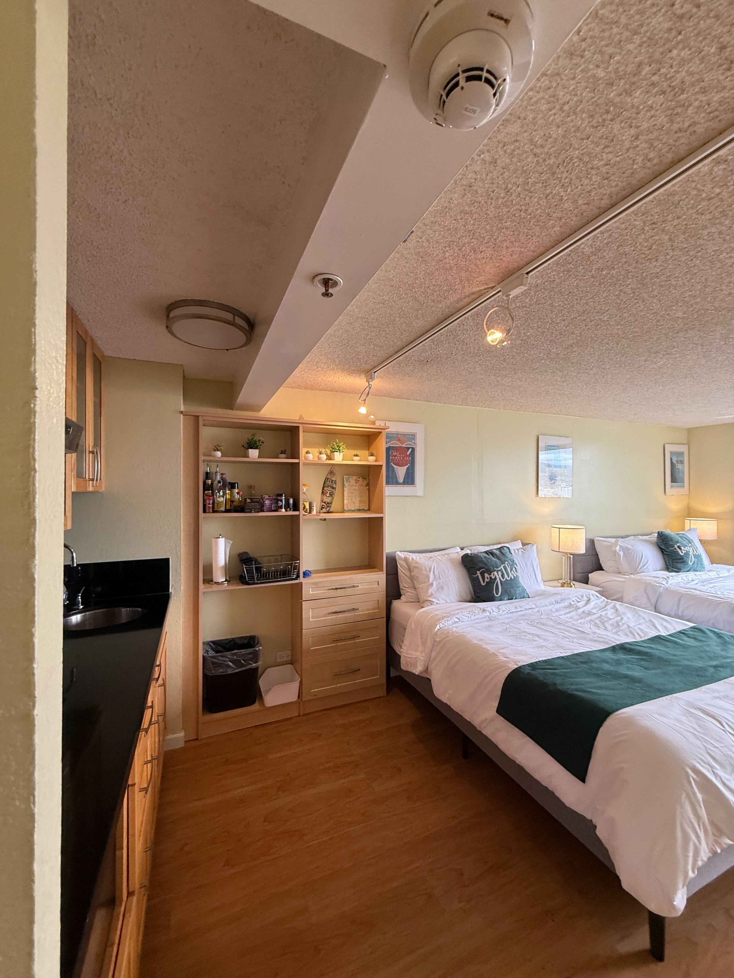 Condo in Honolulu · ★4.68 · 2 bedrooms · 3 beds · 2 private baths - Image 26