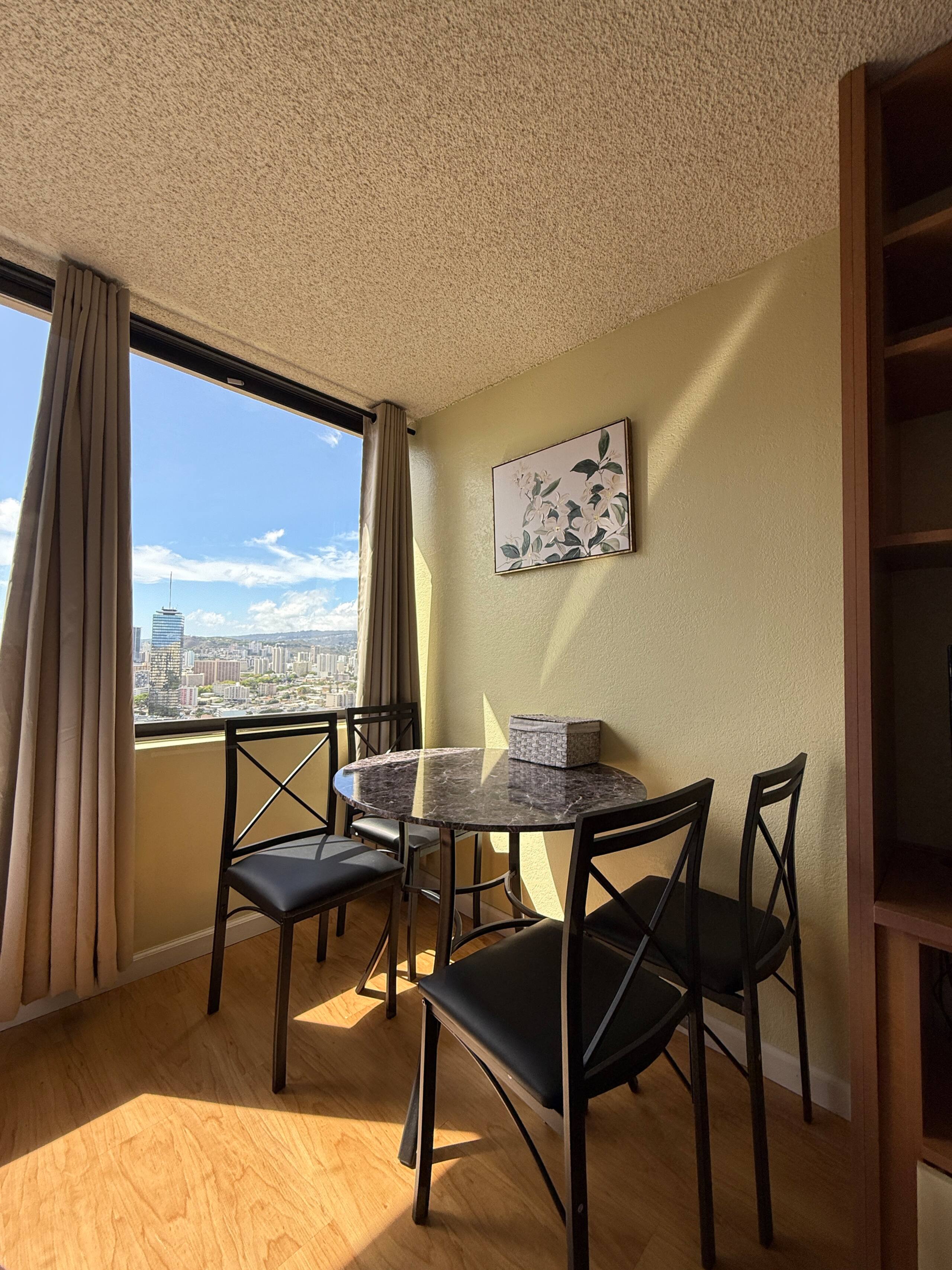 Condo in Honolulu · ★4.68 · 2 bedrooms · 3 beds · 2 private baths - Image 3