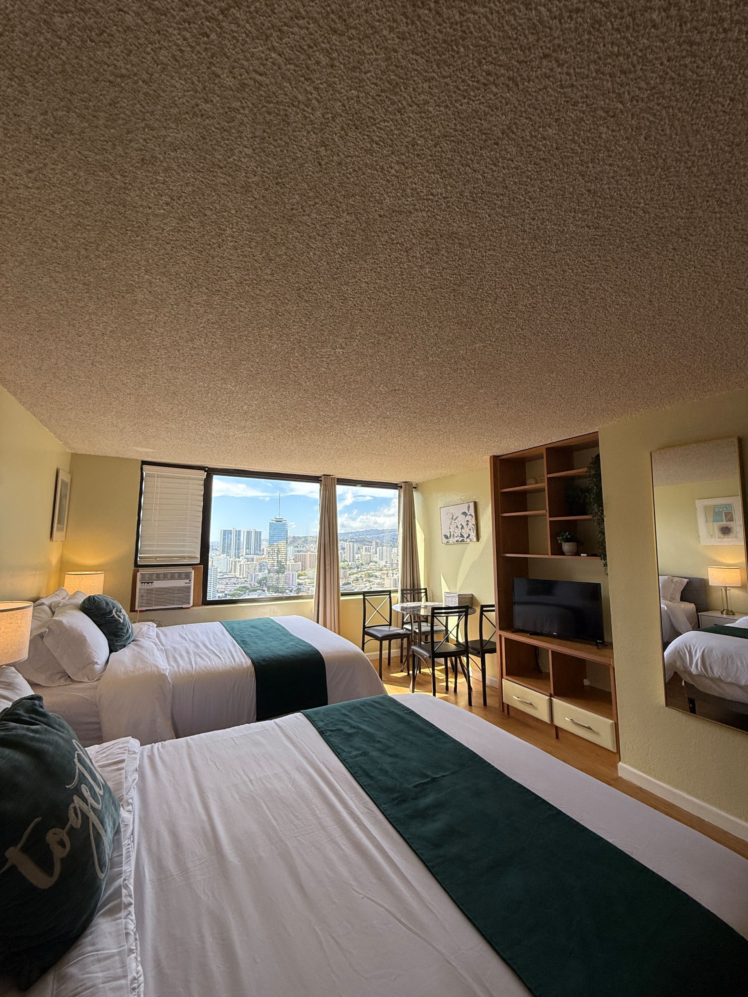 Condo in Honolulu · ★4.68 · 2 bedrooms · 3 beds · 2 private baths - Image 7