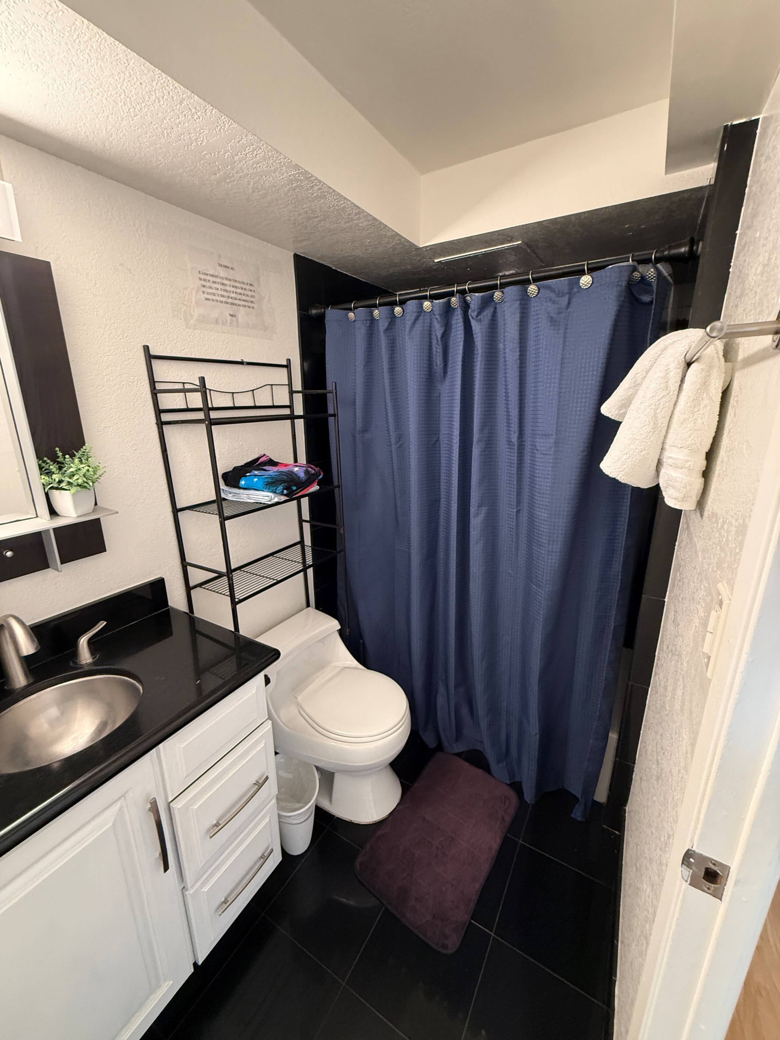 Condo in Honolulu · ★4.68 · 2 bedrooms · 3 beds · 2 private baths - Image 23